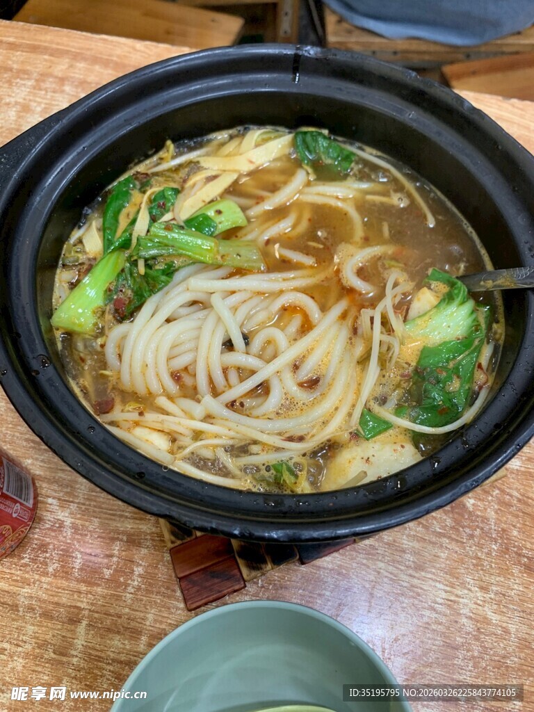 热气腾腾的美味汤面