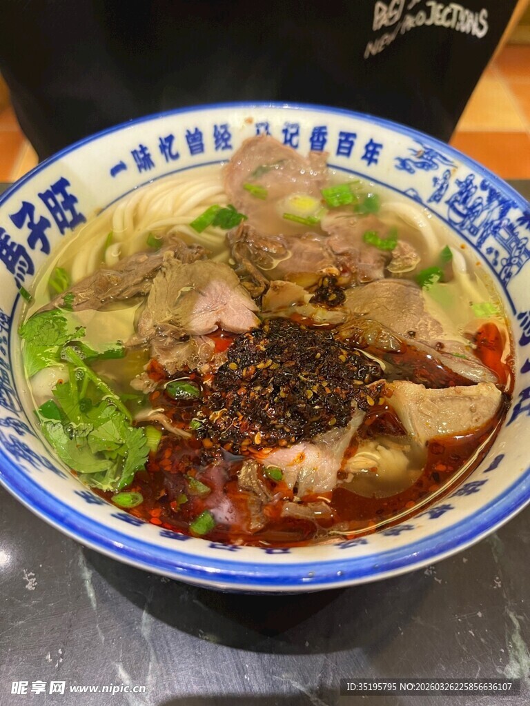 美味牛肉拉面诱人呈现