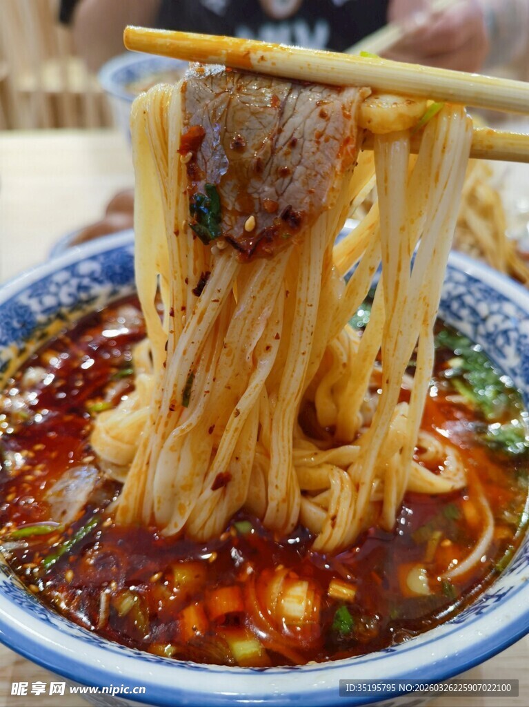 筋道面条配美味肉丸