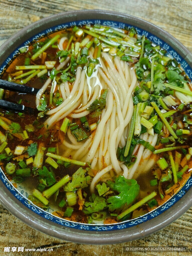 美味青菜面条一碗