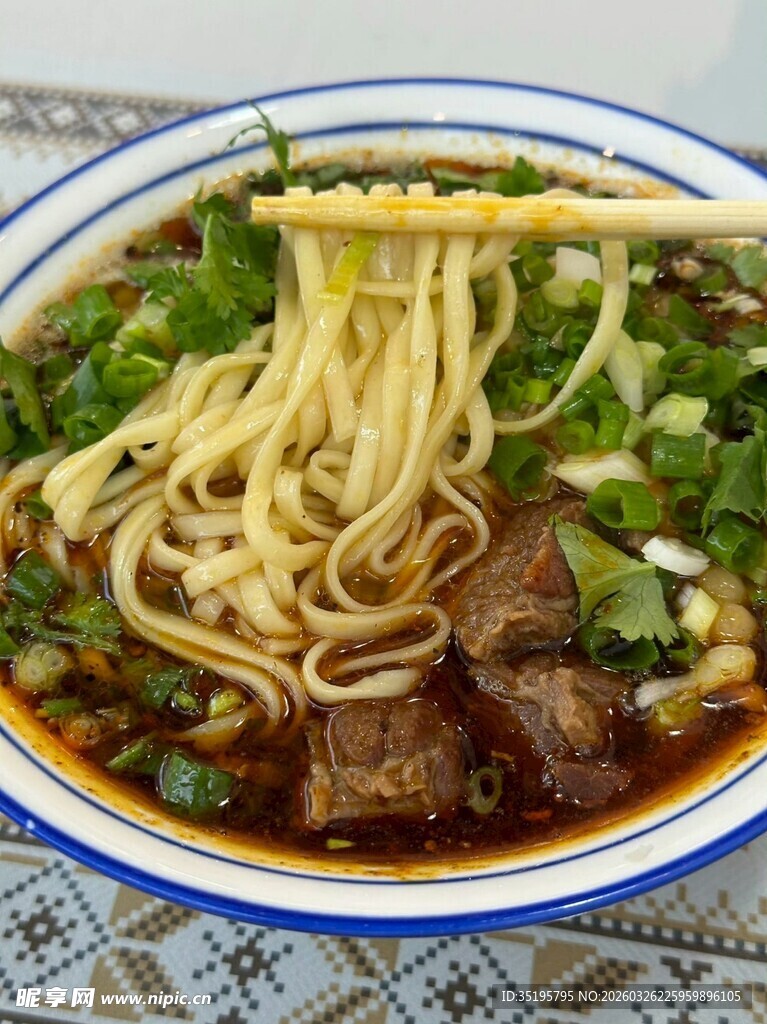 美味牛肉拉面特写