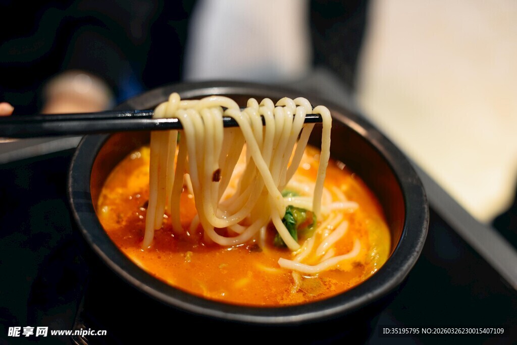美味热汤面