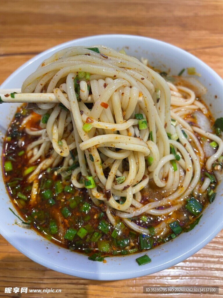 美味酸辣凉拌面