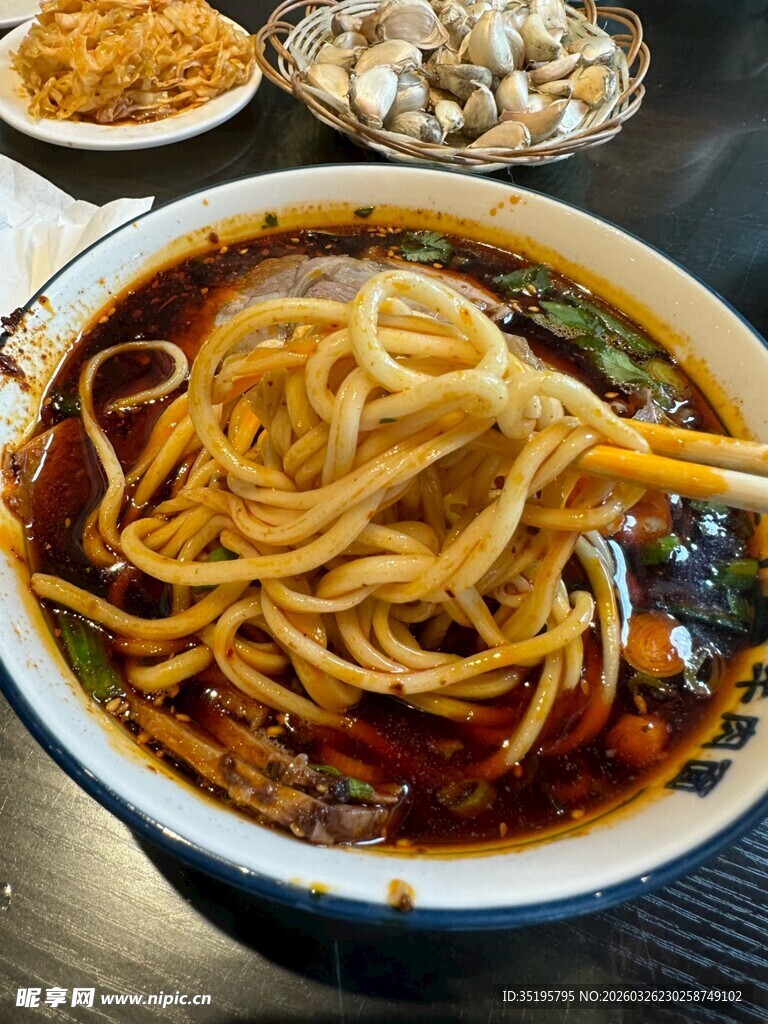 美味红油面条诱人呈现