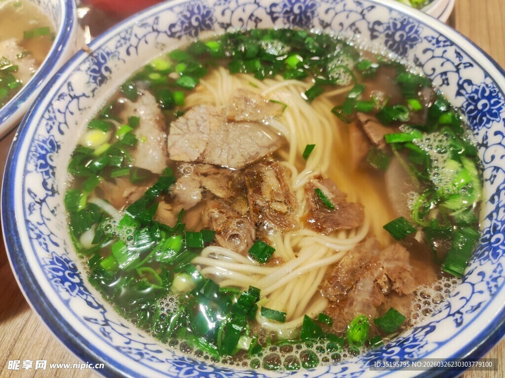 美味牛肉青菜面