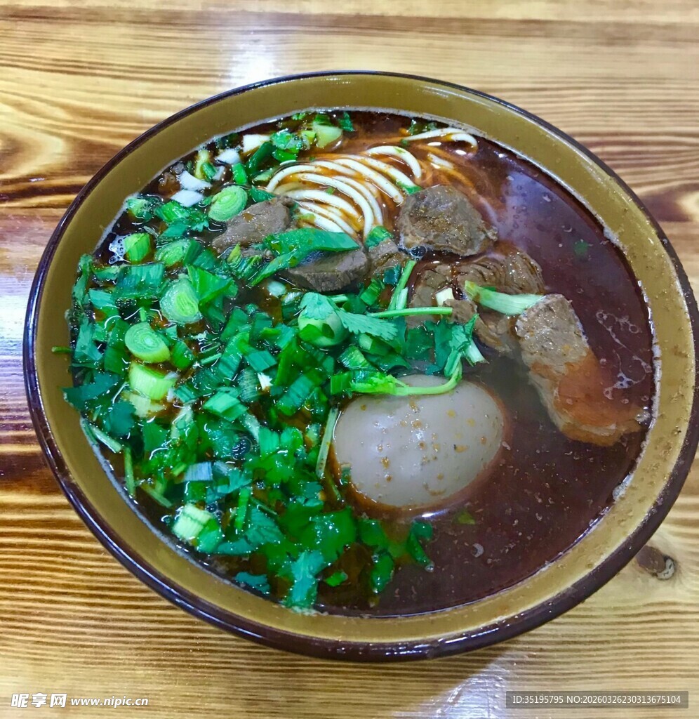 美味牛肉面一碗