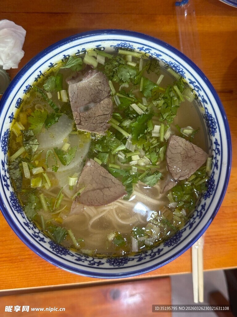 美味牛肉蔬菜汤一碗