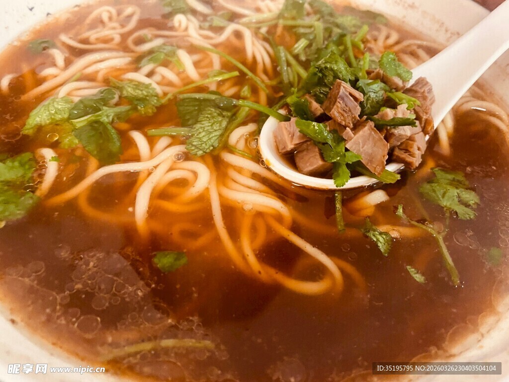 美味牛肉汤面特写