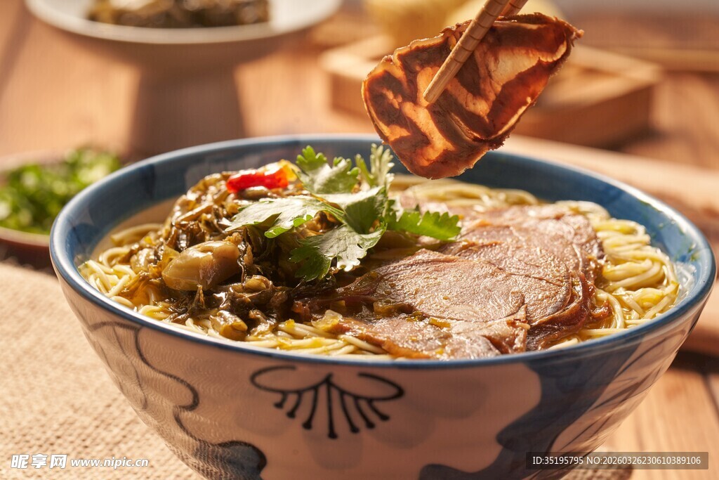 美味牛肉拉面特写