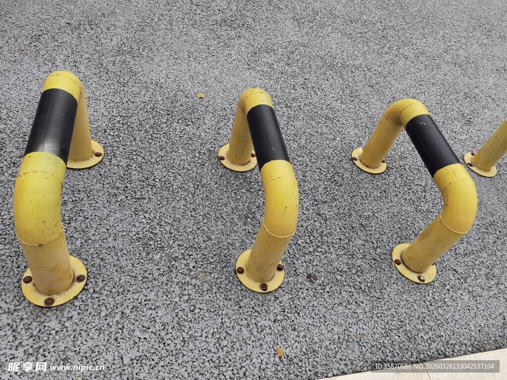 黄色金属把手展示