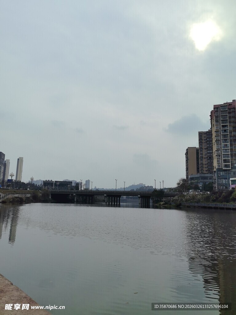 城市河畔风景