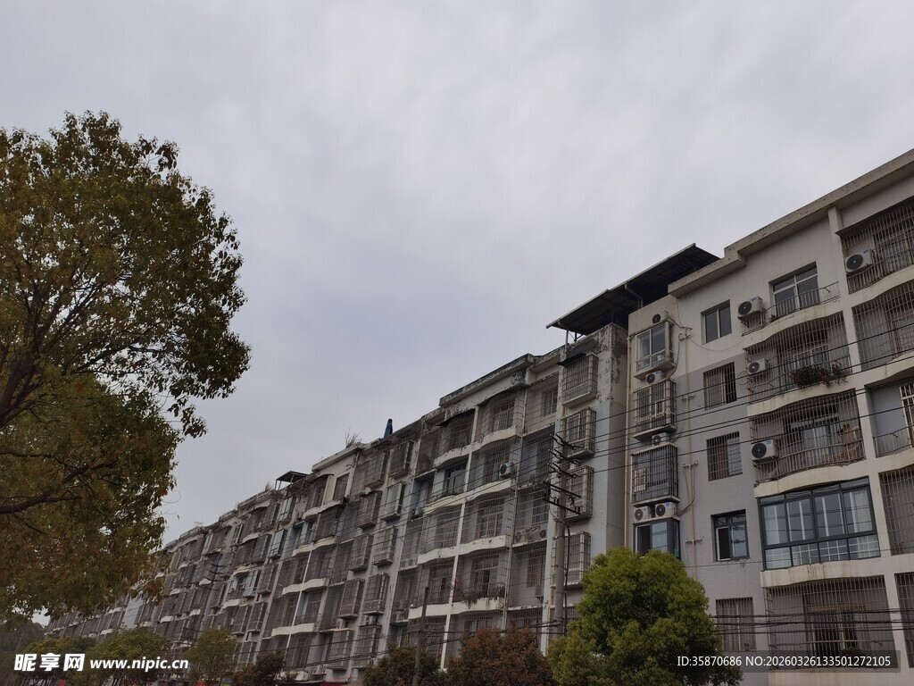 多层居民楼外观景致