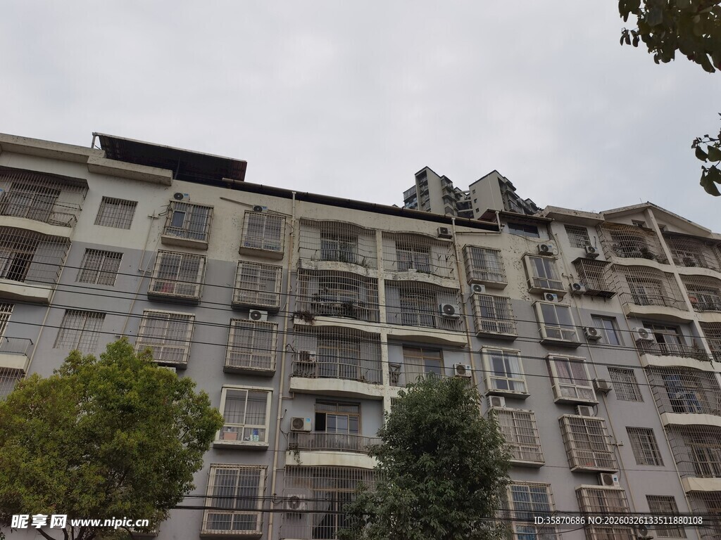 老旧居民楼外观景象