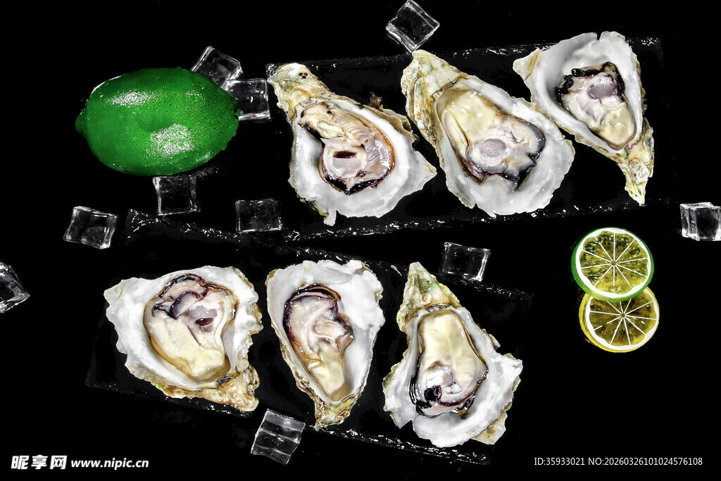 冰鲜生蚝配青柠