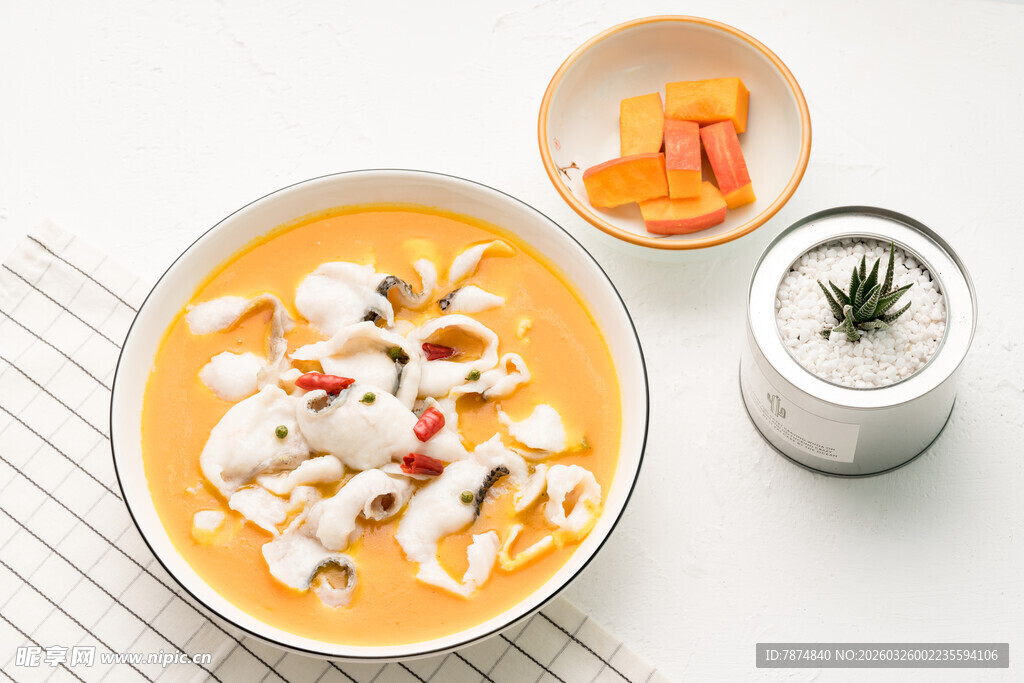 美味酸菜鱼配小食