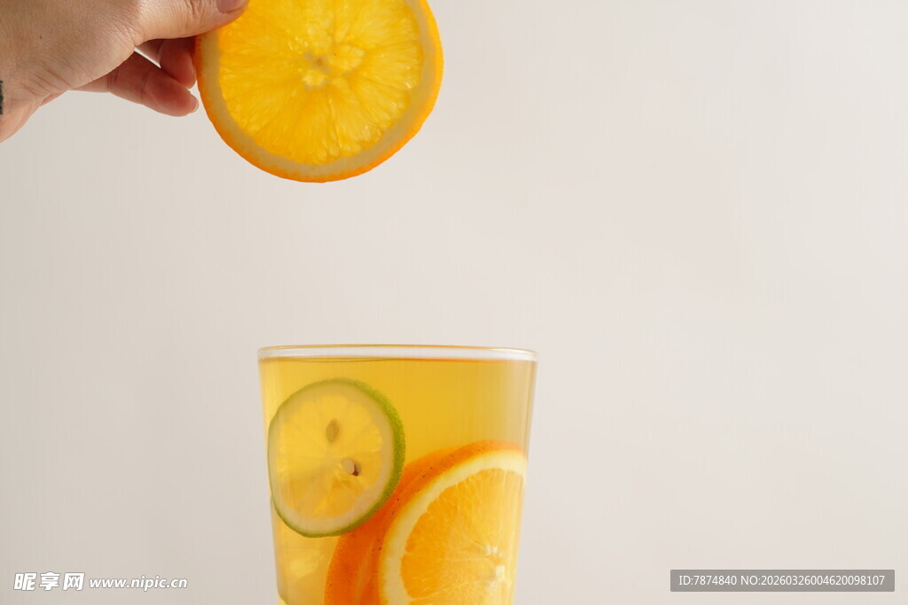 橙子入杯 鲜爽饮品时刻