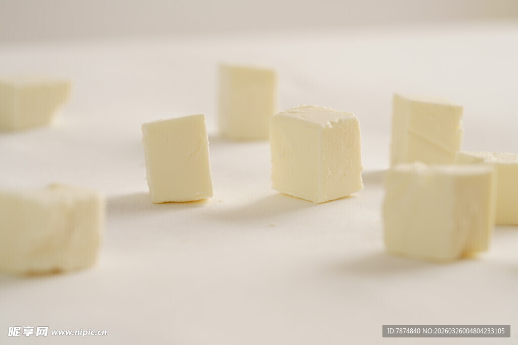 白色立方体摆件