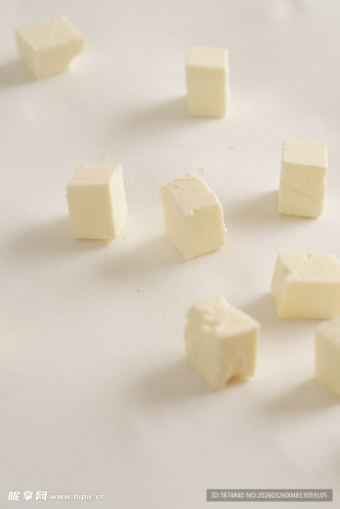白色立方体奶酪块