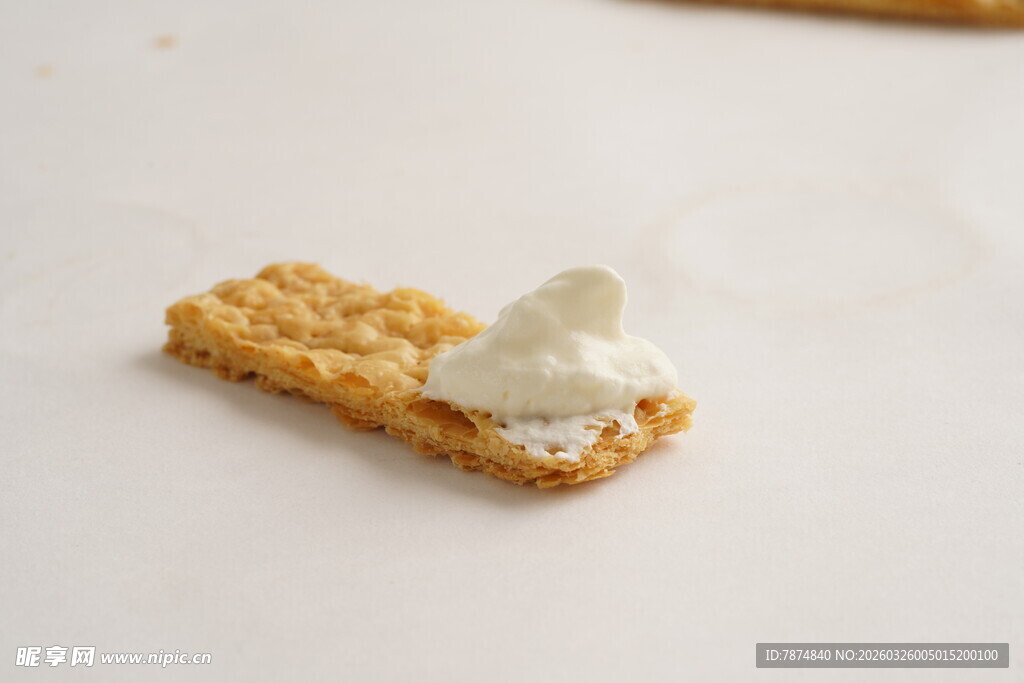 奶油搭配脆饼干小食