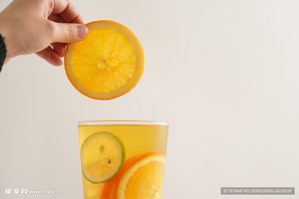 橙子入杯 开启清新时刻