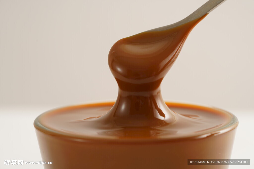流淌的浓郁巧克力酱