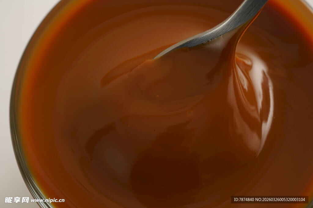 一碗浓郁的巧克力酱
