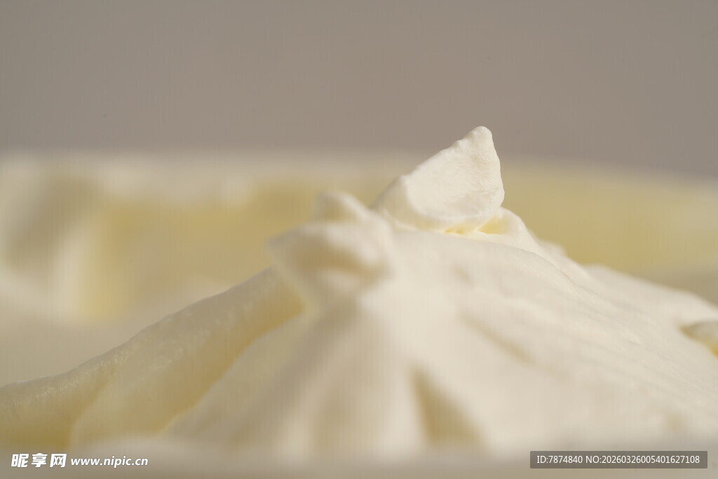 蓬松鲜奶油特写
