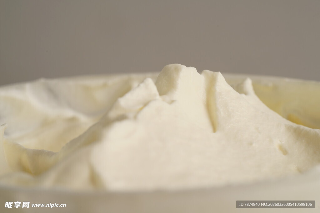 一碗蓬松鲜奶油