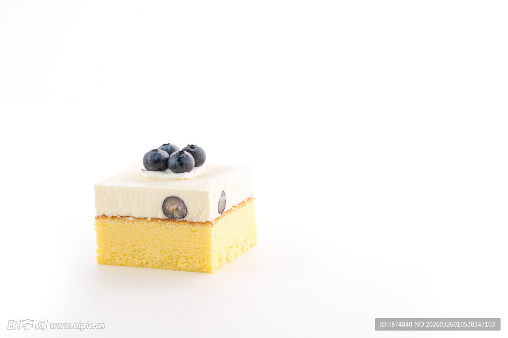 精致分层蓝莓小蛋糕