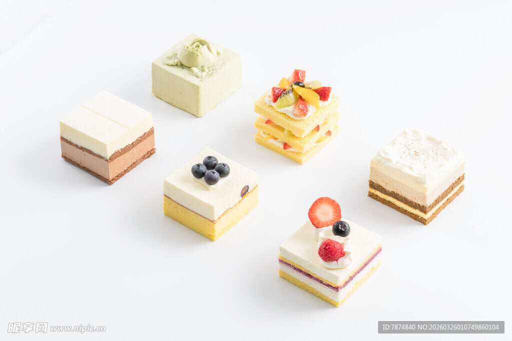 精致多样小蛋糕组合