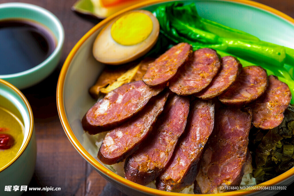 美味香肠盖饭 营养丰富