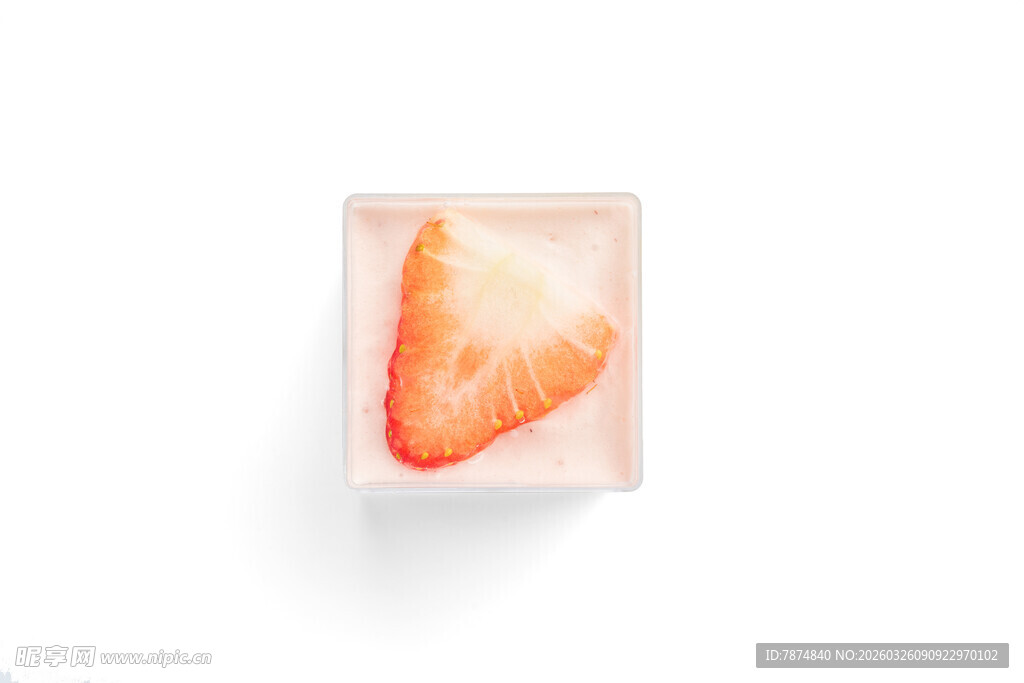 草莓冰块雪糕特写