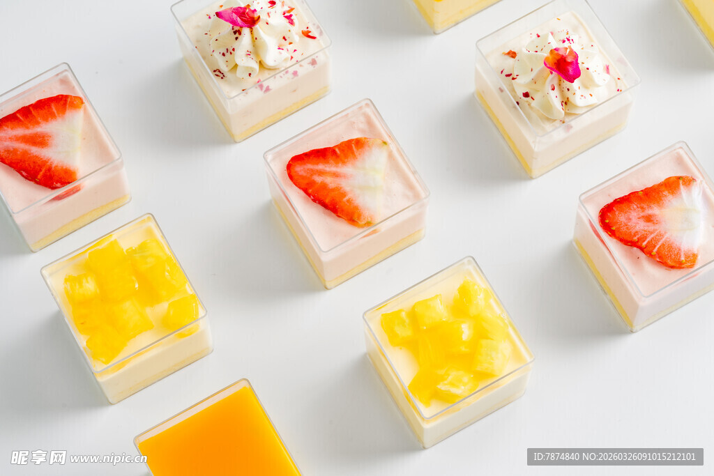 多彩水果小甜点拼盘