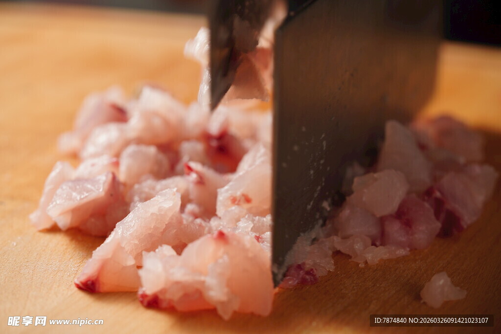 刀切鱼肉特写