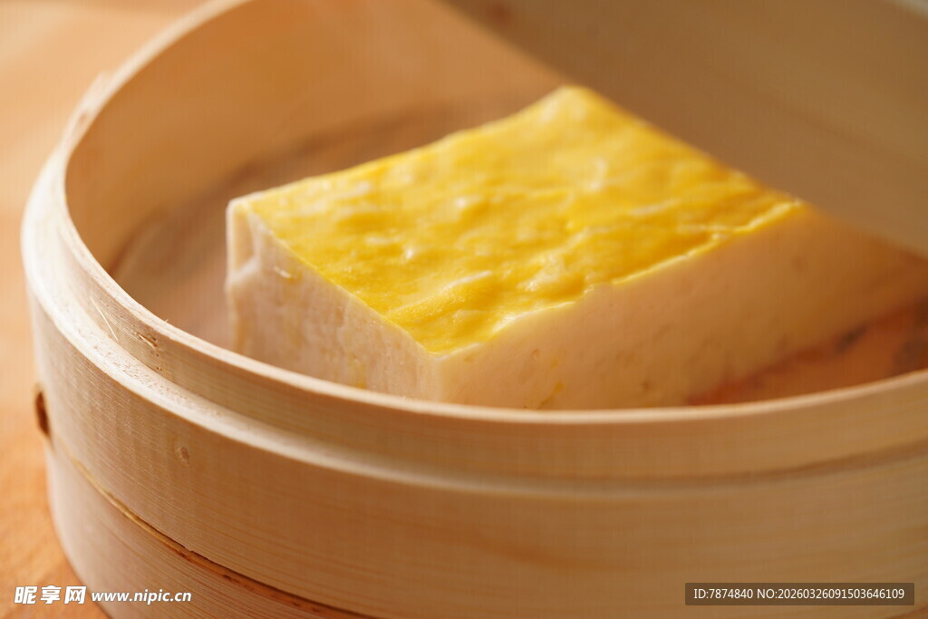 蒸笼里的美味鸡蛋豆腐