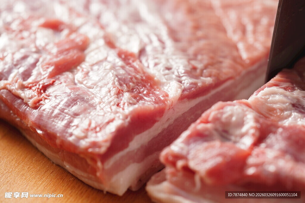 新鲜猪肉切片特写