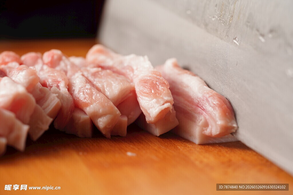 刀切新鲜猪肉片