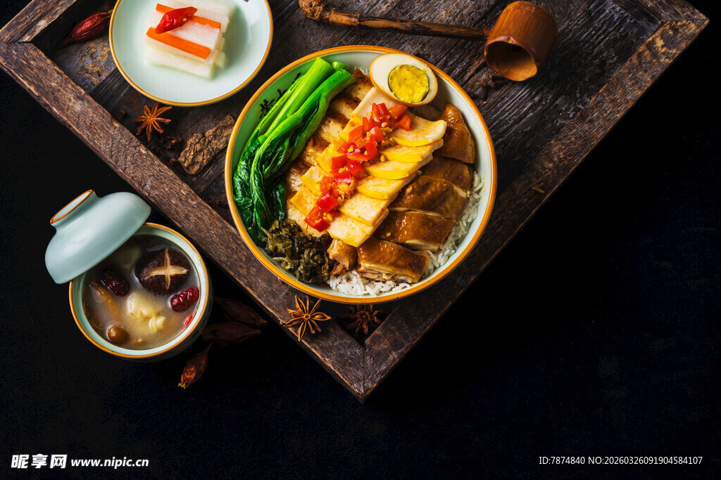 美味日式盖饭 搭配精致