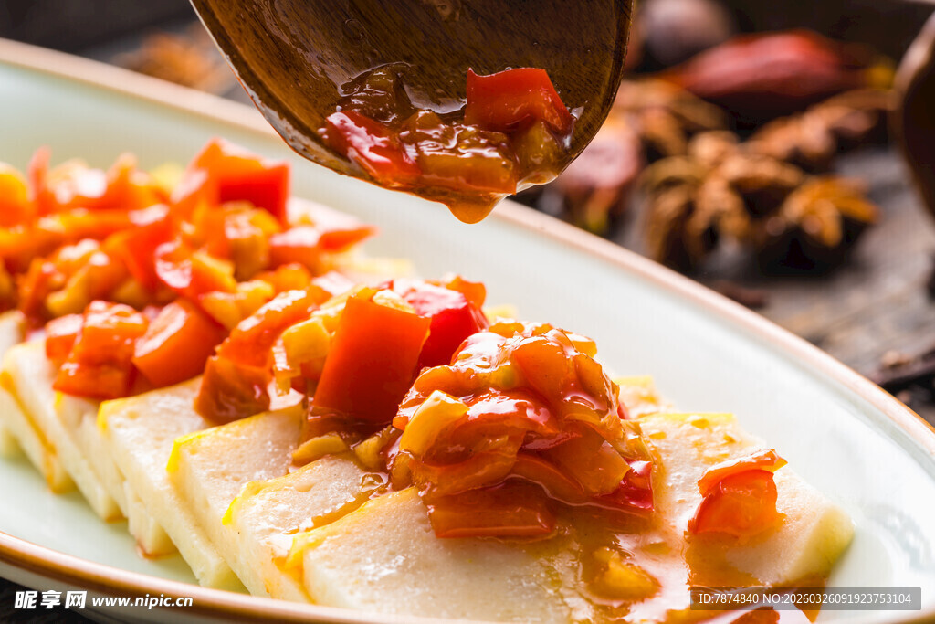 辣椒汁浇淋的美味肉糕片