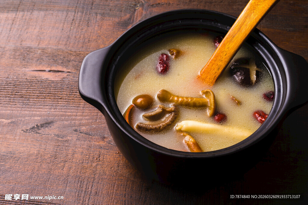 香浓滋补养生汤品一碗