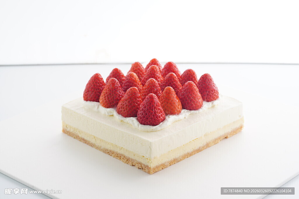草莓奶油方形蛋糕