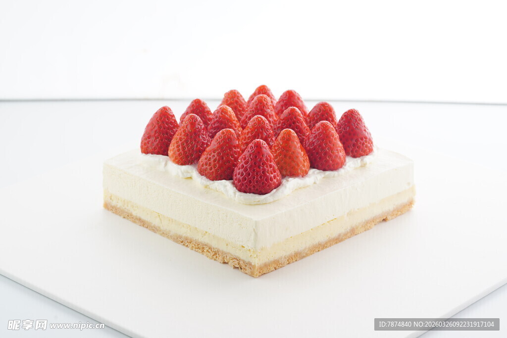 草莓奶油方形蛋糕