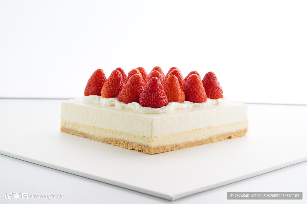 草莓芝士蛋糕精致甜点