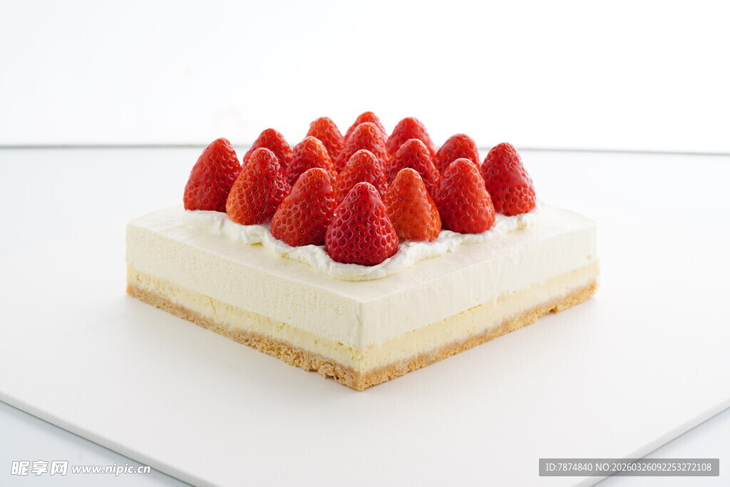 草莓奶油蛋糕精致甜点