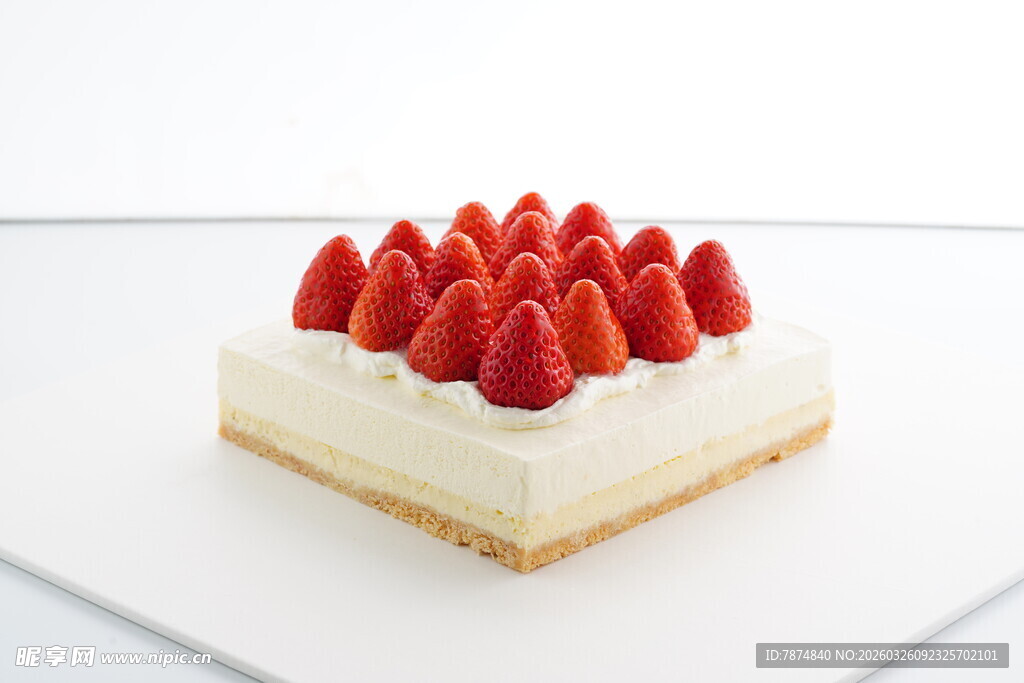 草莓奶油蛋糕精致美味