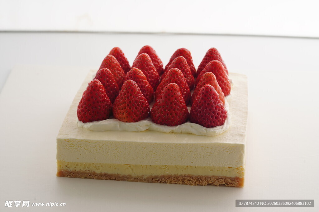 草莓芝士蛋糕精致诱人