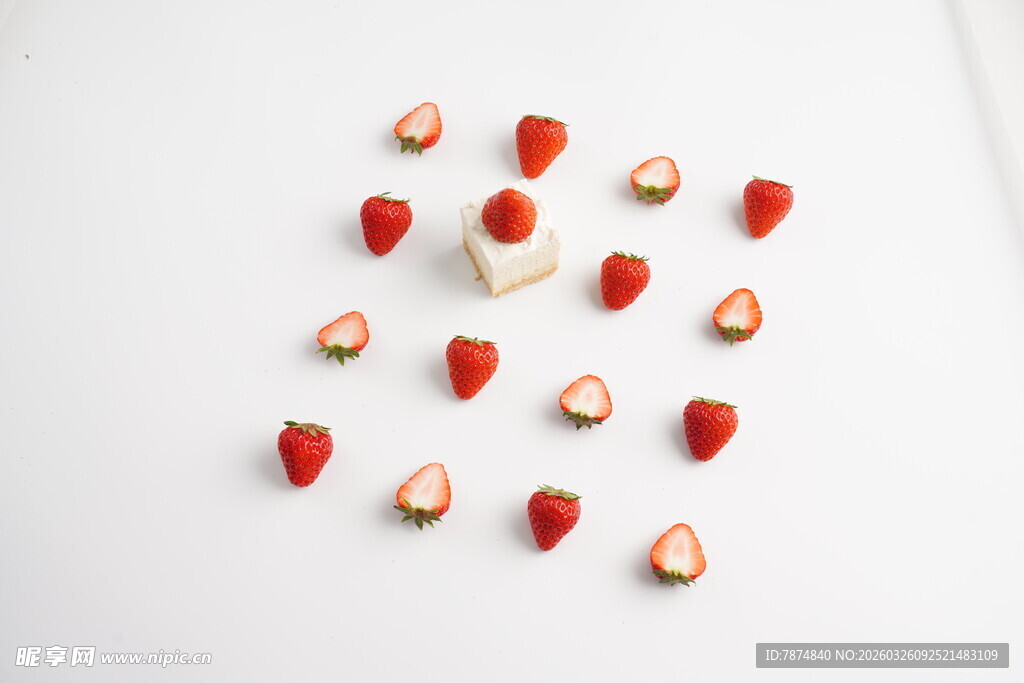 草莓切片创意排列展示