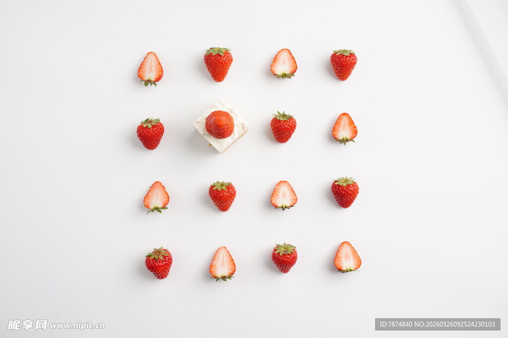 草莓切片创意排列展示