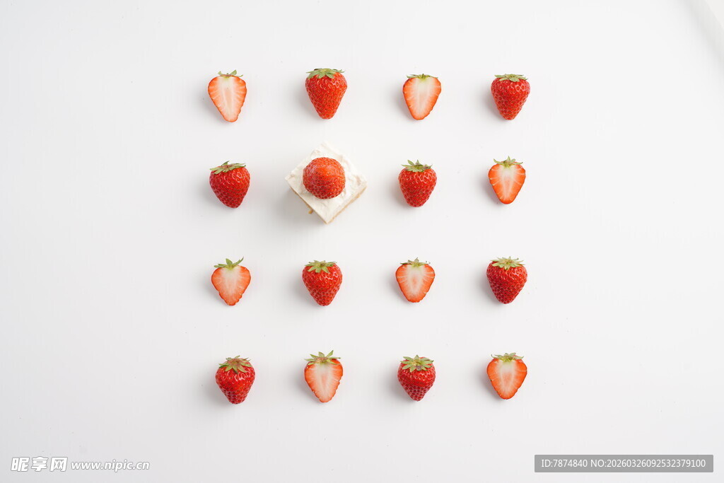 整齐排列的新鲜草莓