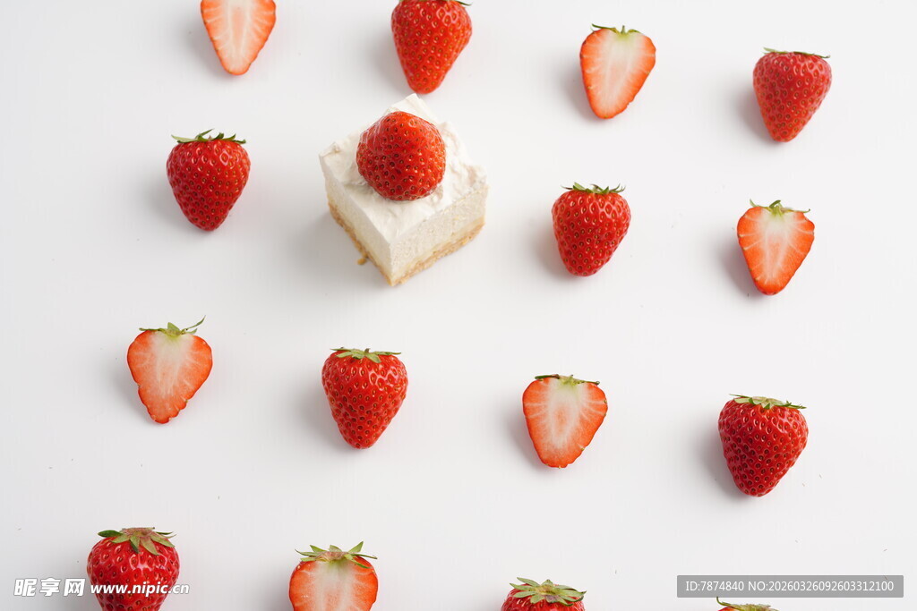 草莓与奶酪的精致摆盘